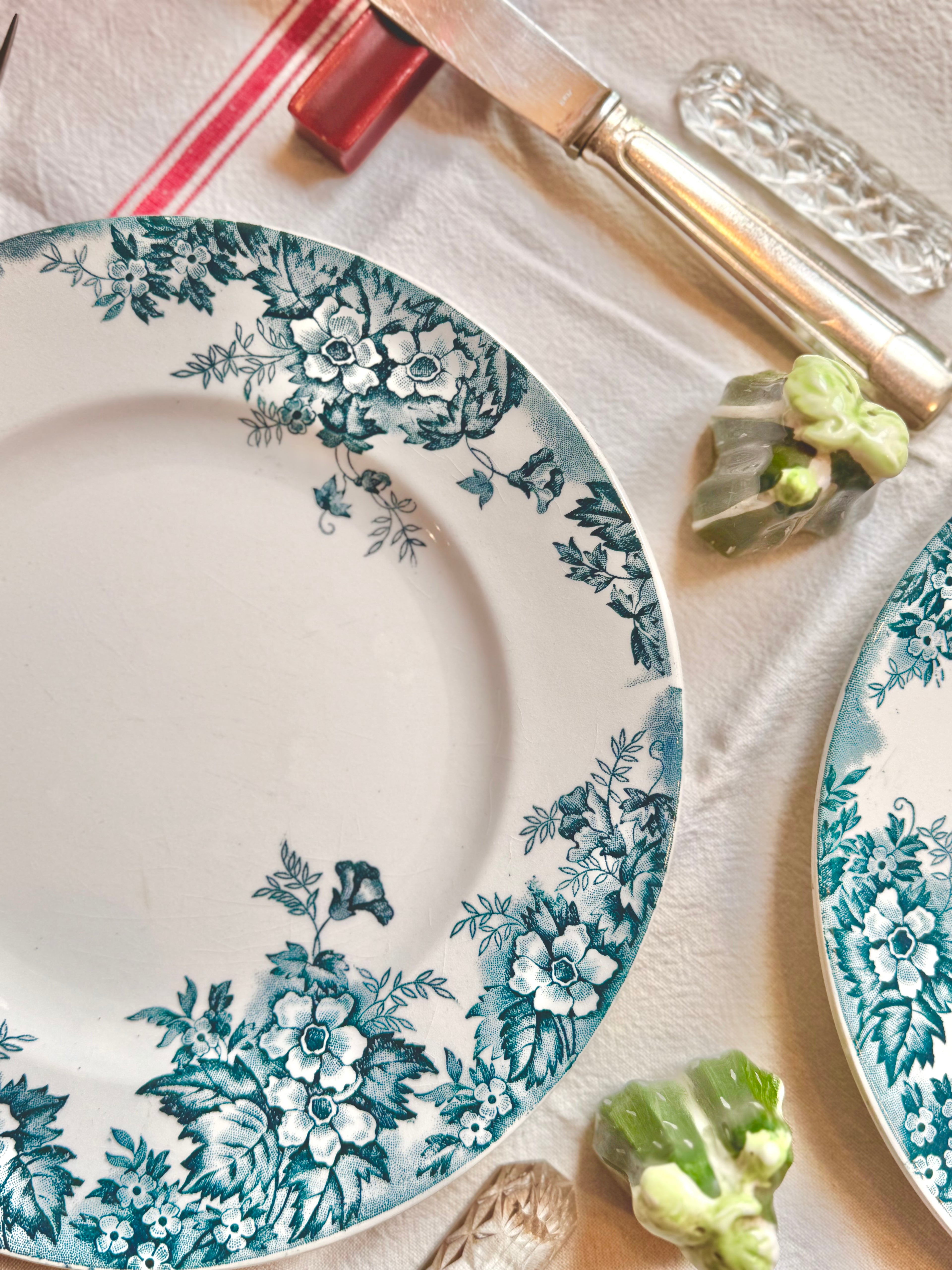 Assiettes plates Marie-Louise, terre de fer