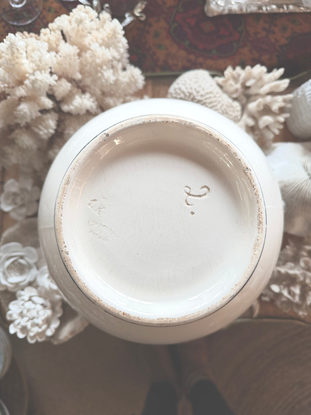 Broc en terre de fer de Longchamp - Le boudoir luxe de Solenn