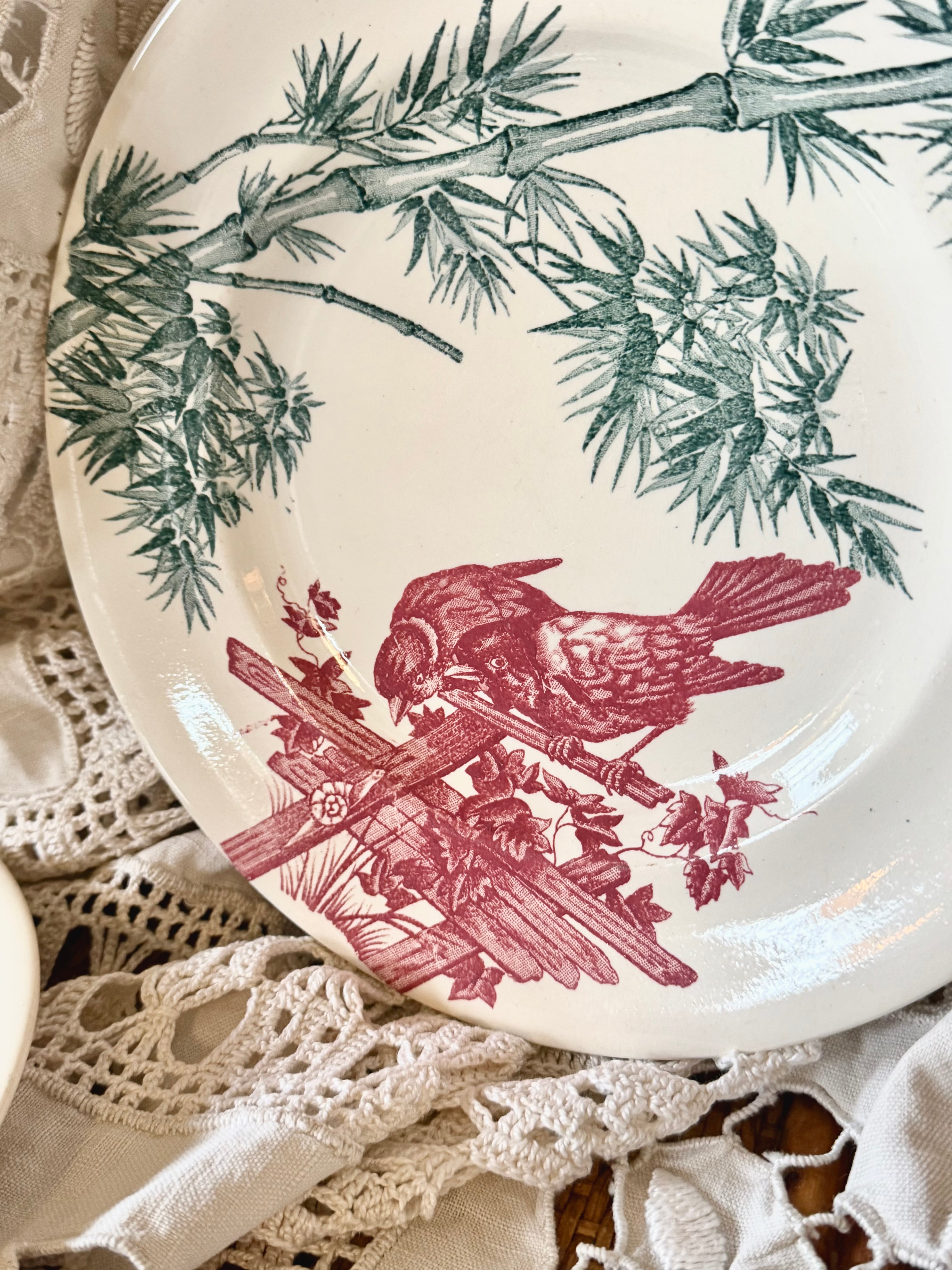 Assiette plate Longwy « Oiseaux » et escargot - Le boudoir luxe de Solenn