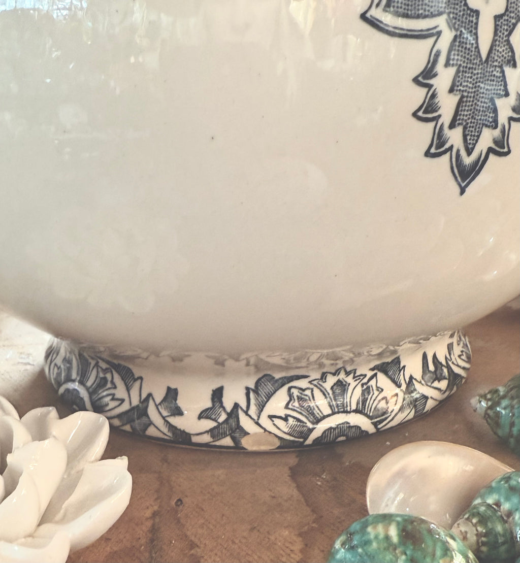 Broc en terre de fer de Longchamp - Le boudoir luxe de Solenn