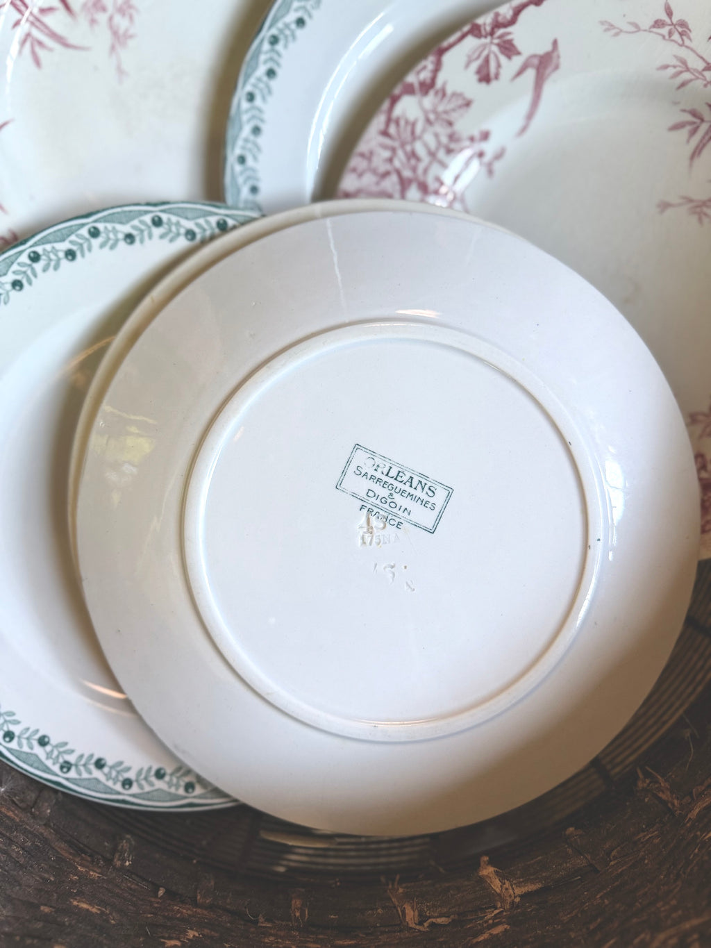 6 assiettes plates en terre de fer, luneville et Sarreguemines