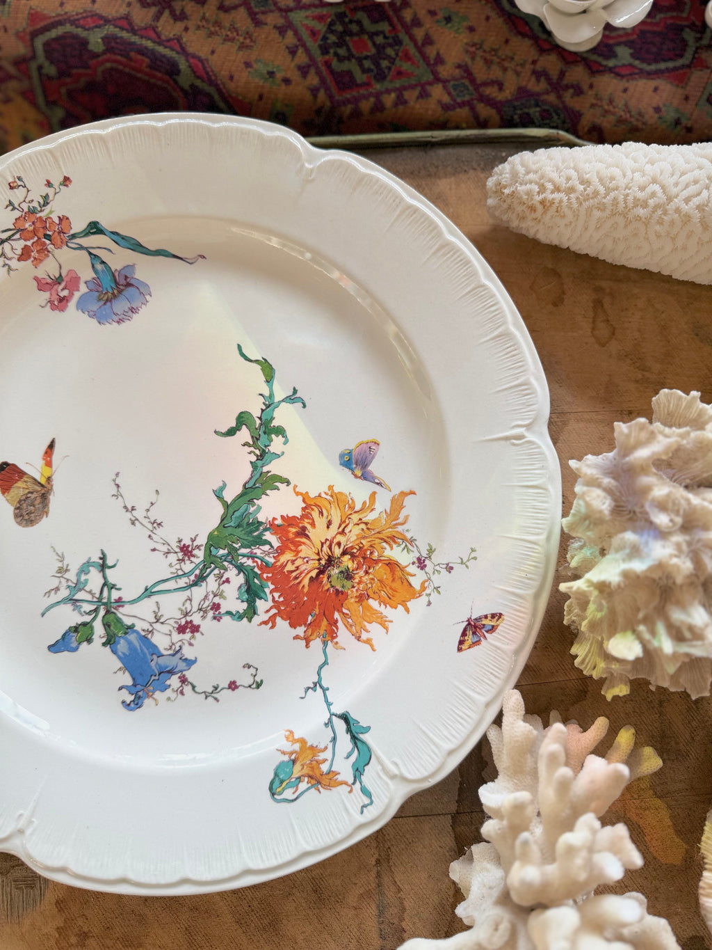 Plat Choisy Le Roi, terre de fer - Le boudoir luxe de Solenn