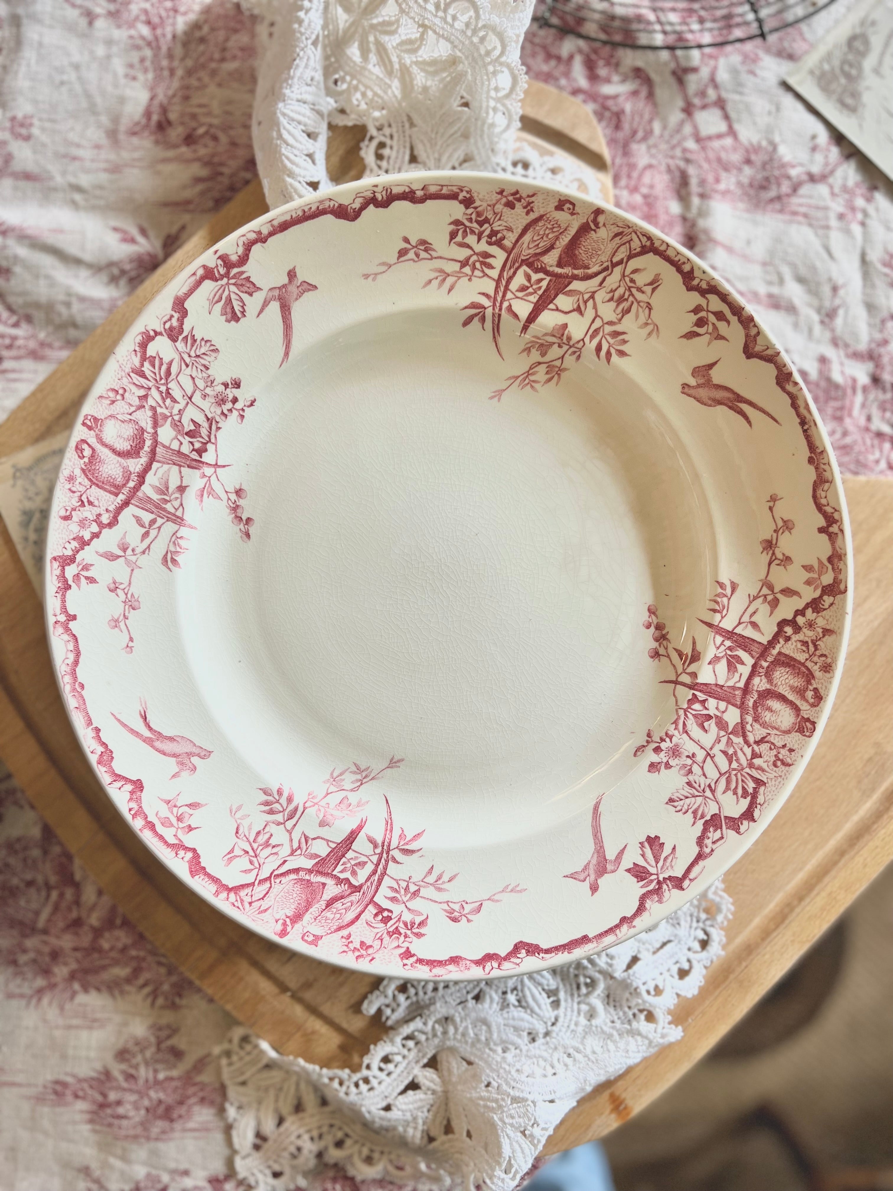 Grand plat rond « Rambouillet » de Luneville, terre de fer - Le boudoir luxe de Solenn