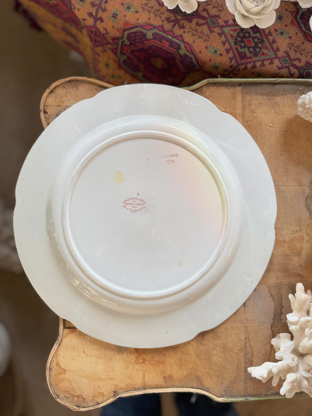 Plat Choisy Le Roi, terre de fer - Le boudoir luxe de Solenn