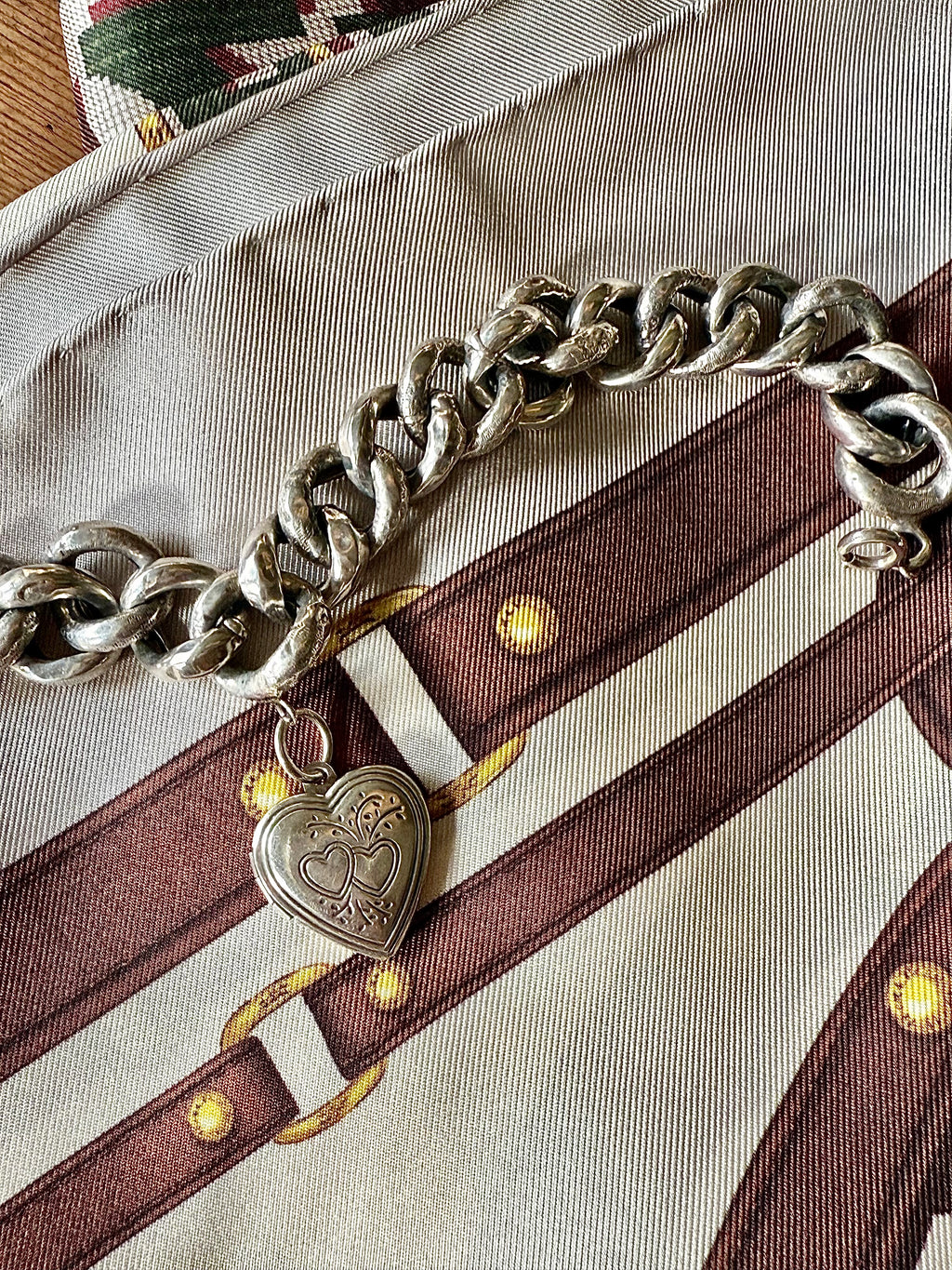 Bracelet en argent avec cœur porte-photo. - Le boudoir luxe de Solenn