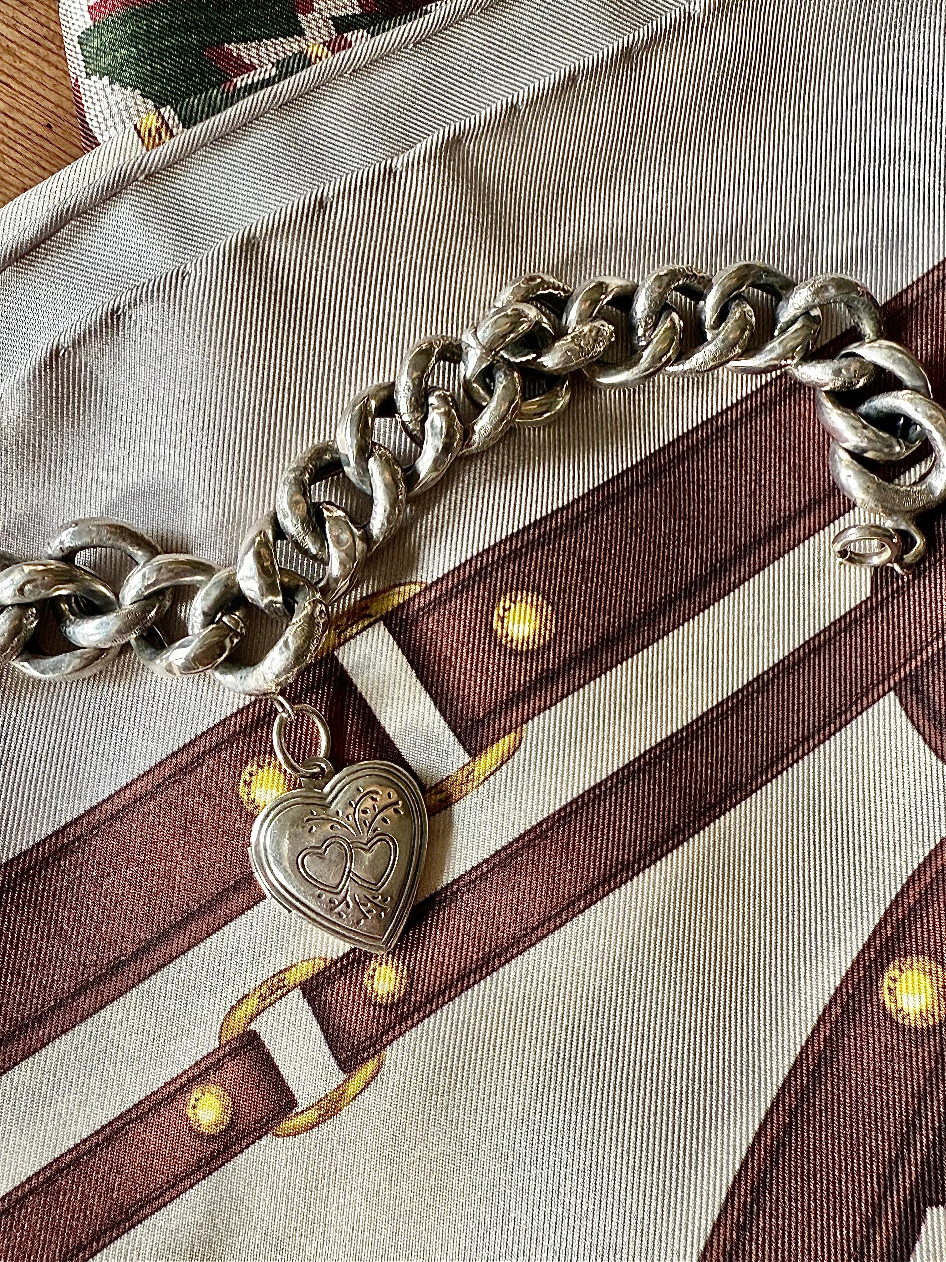 Bracelet en argent avec cœur porte-photo. - Le boudoir luxe de Solenn