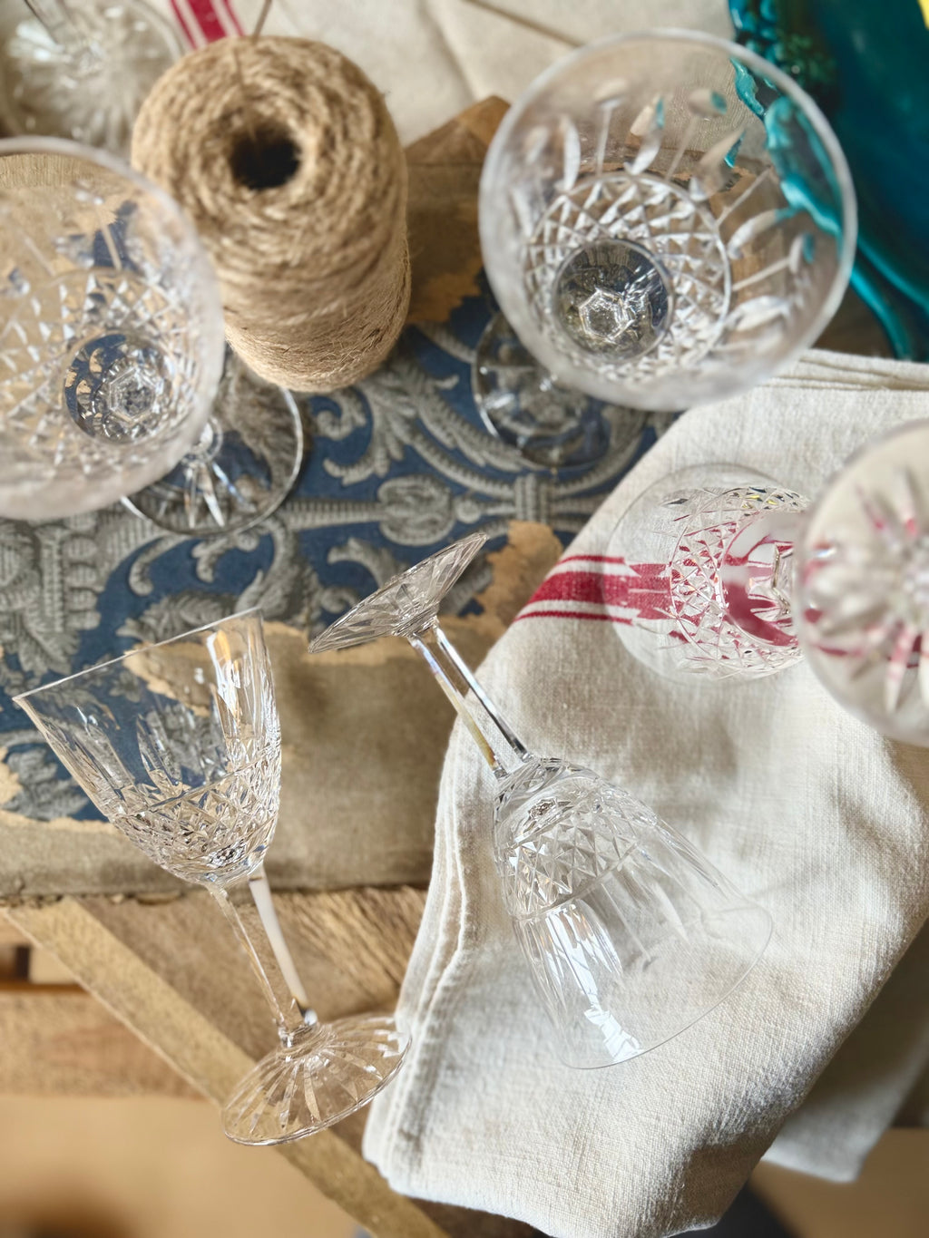 Verres à vin blanc en cristal taillé - Le boudoir luxe de Solenn