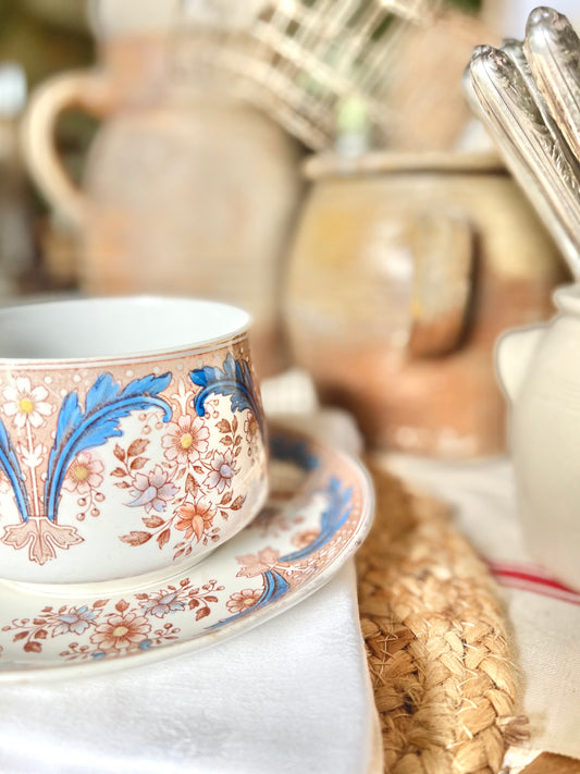 Tasse à chocolat de Digoin Sarreguemines, terre de fer.