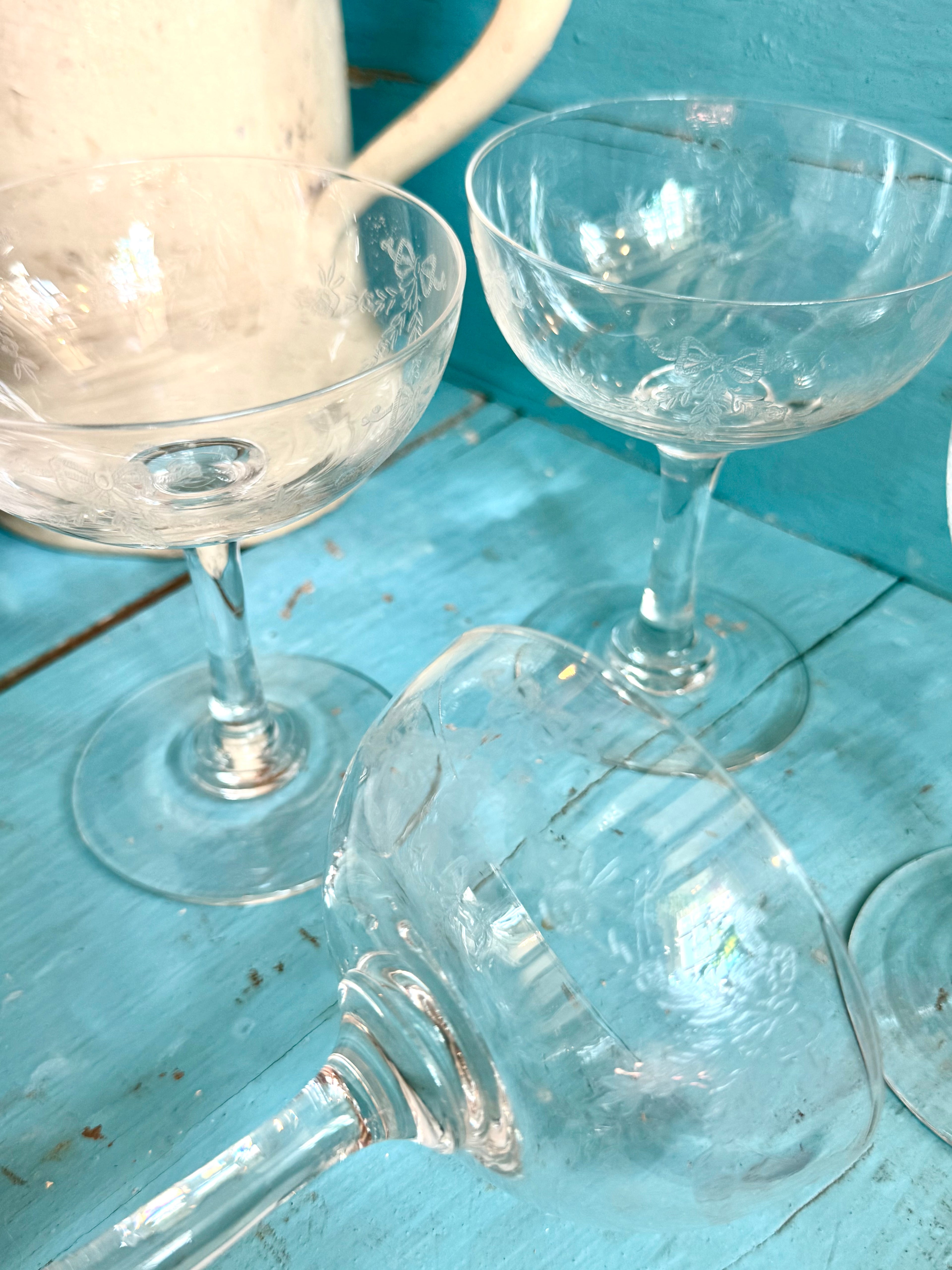 Huit coupes à champagne XIX ème en cristal