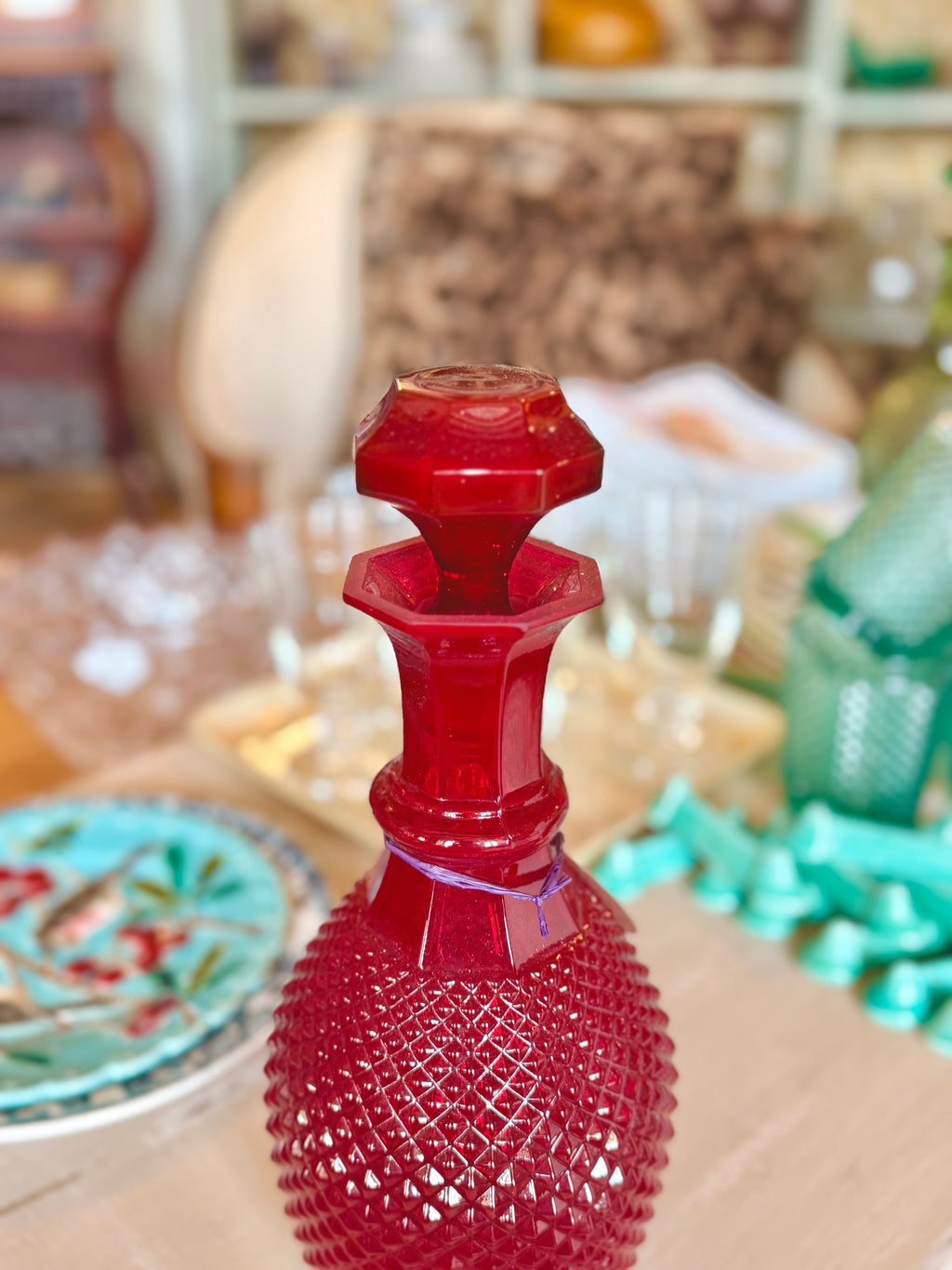 Carafe collection « pointes de diamant » rouge vif - Le boudoir luxe de Solenn