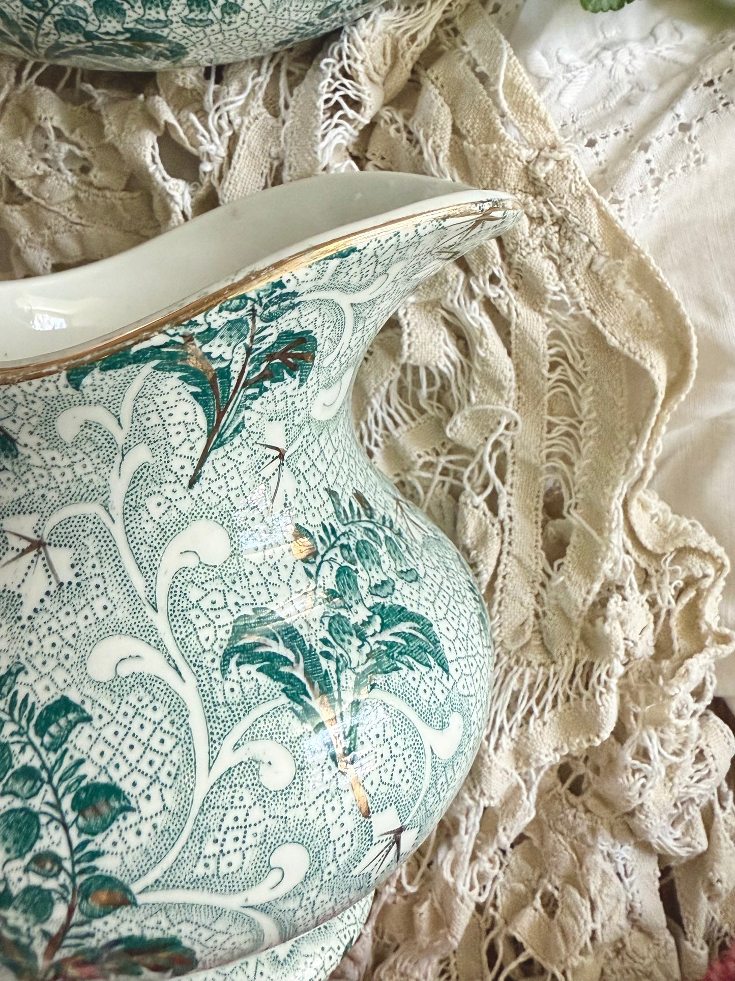 Pot à lait Creil et Montereau, « Muguet »