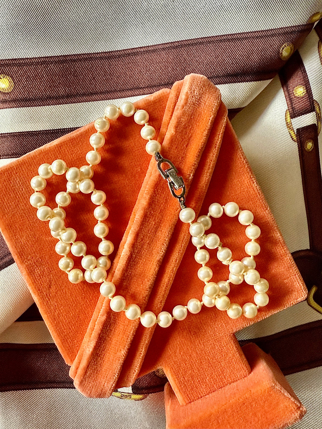 Collier Christian Dior - Le boudoir luxe de Solenn