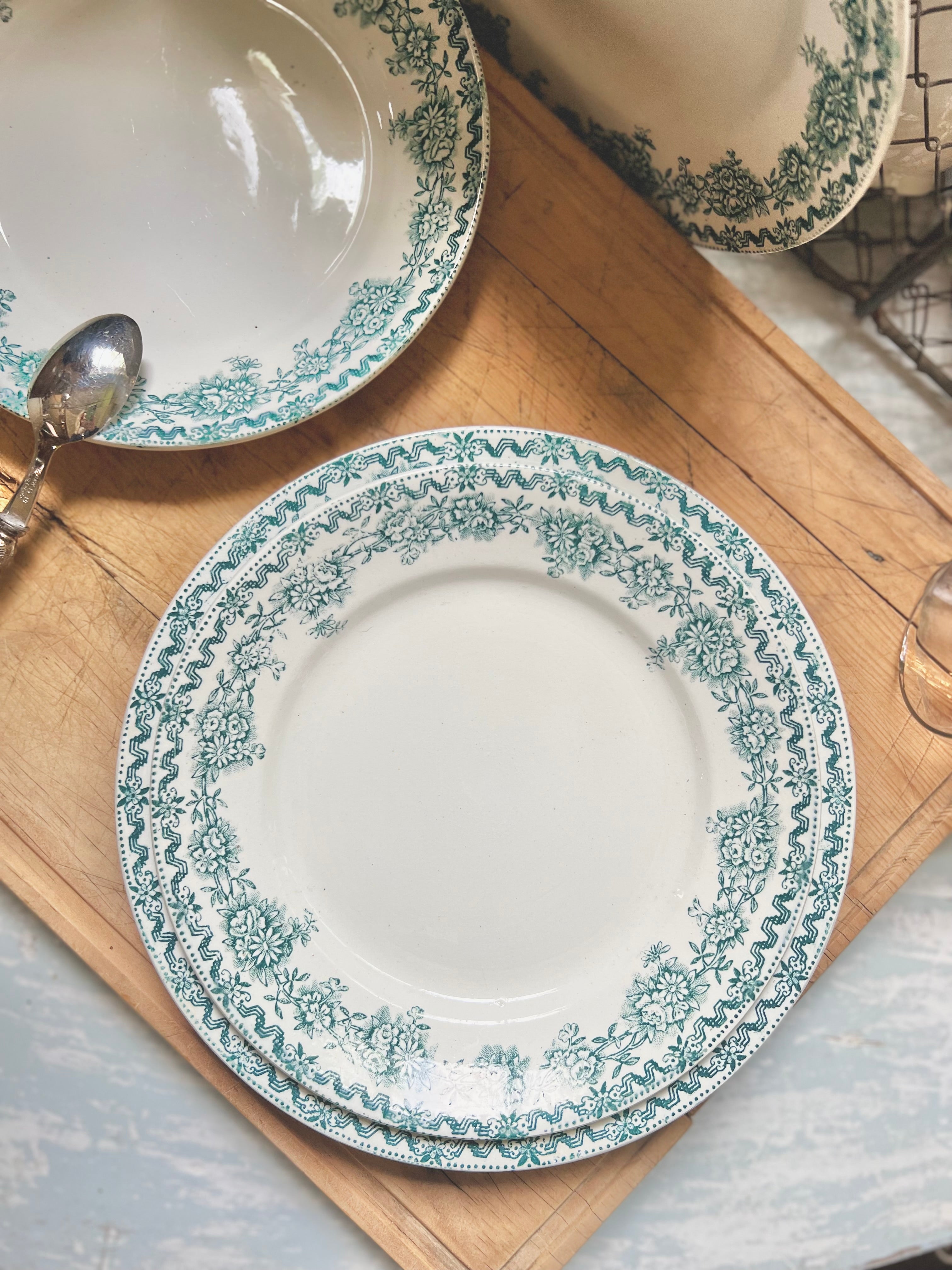 Assiettes plates, Saint Amand, terre de fer - Le boudoir luxe de Solenn
