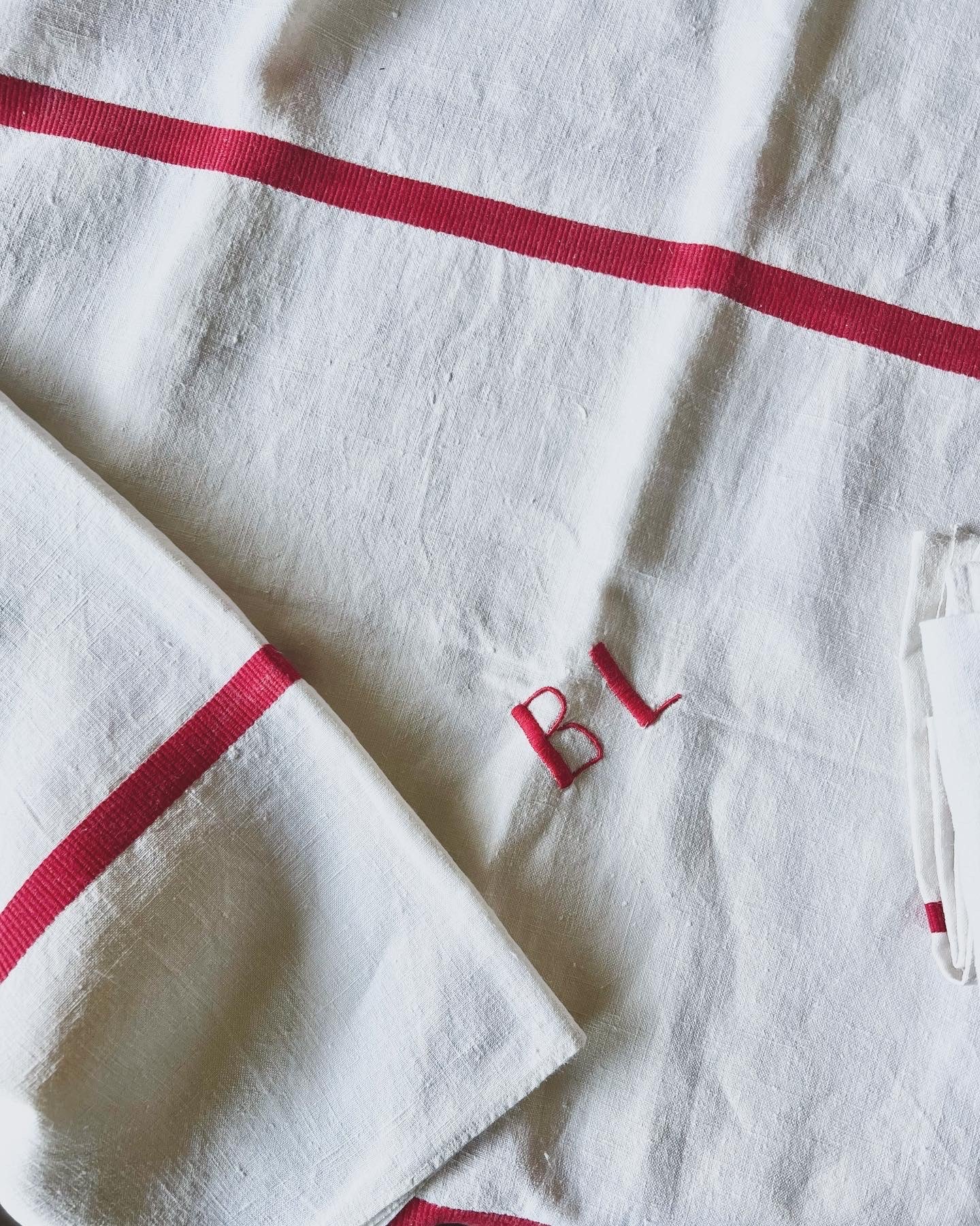 Ensemble nappe et 8 serviettes en lin ancien. - Le boudoir luxe de Solenn