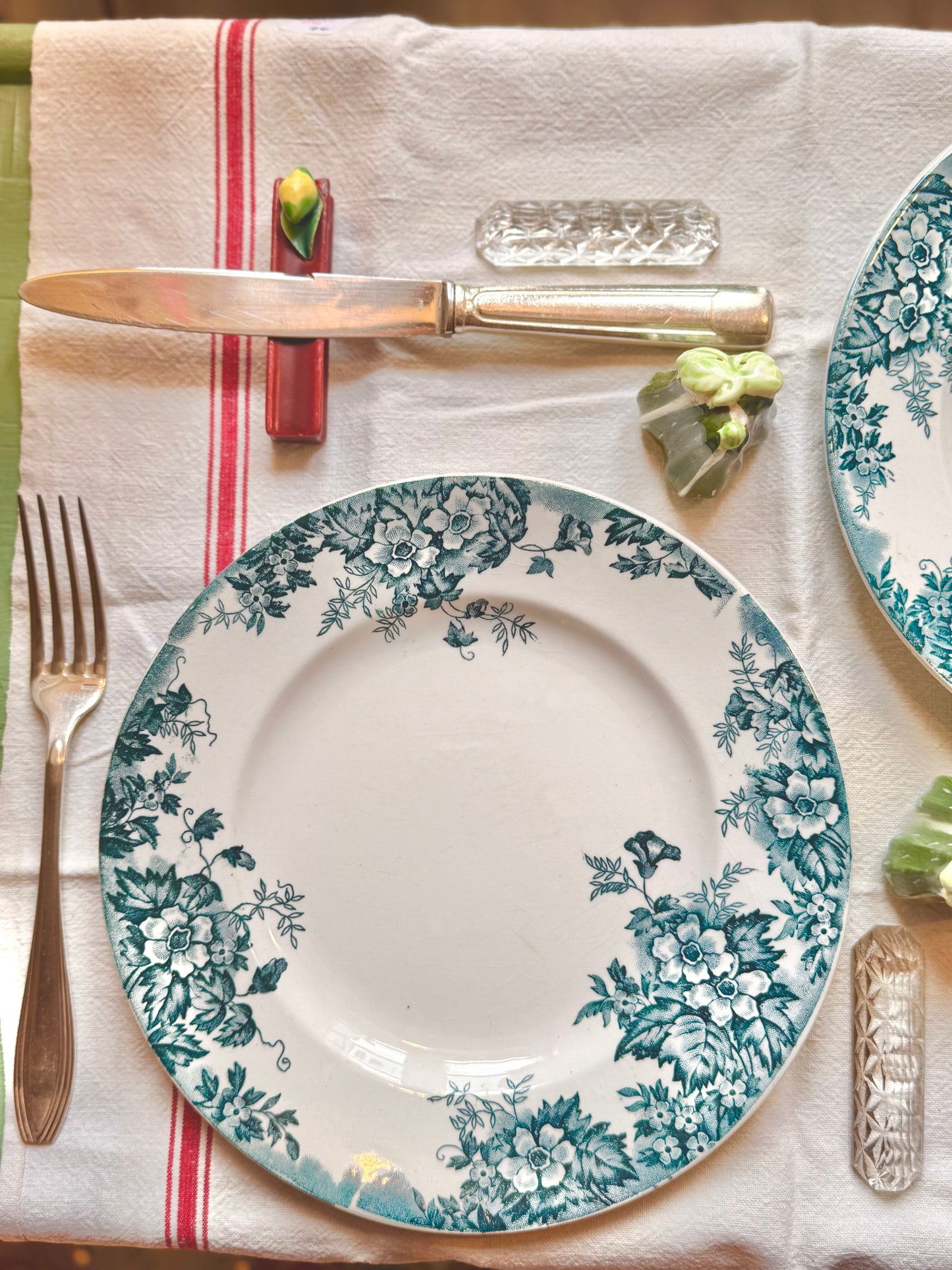 Assiettes plates Marie-Louise, terre de fer