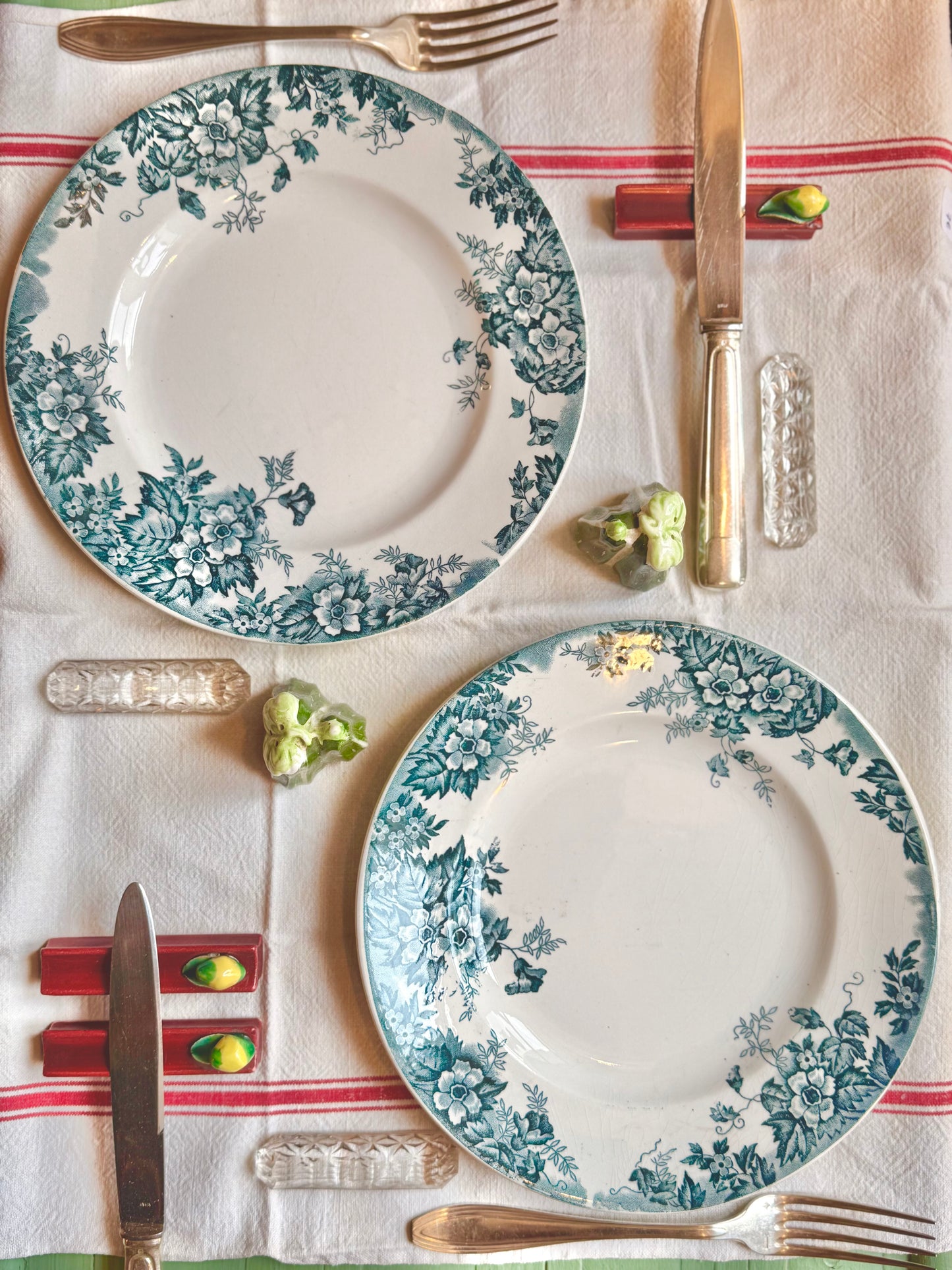 Assiettes plates Marie-Louise, terre de fer