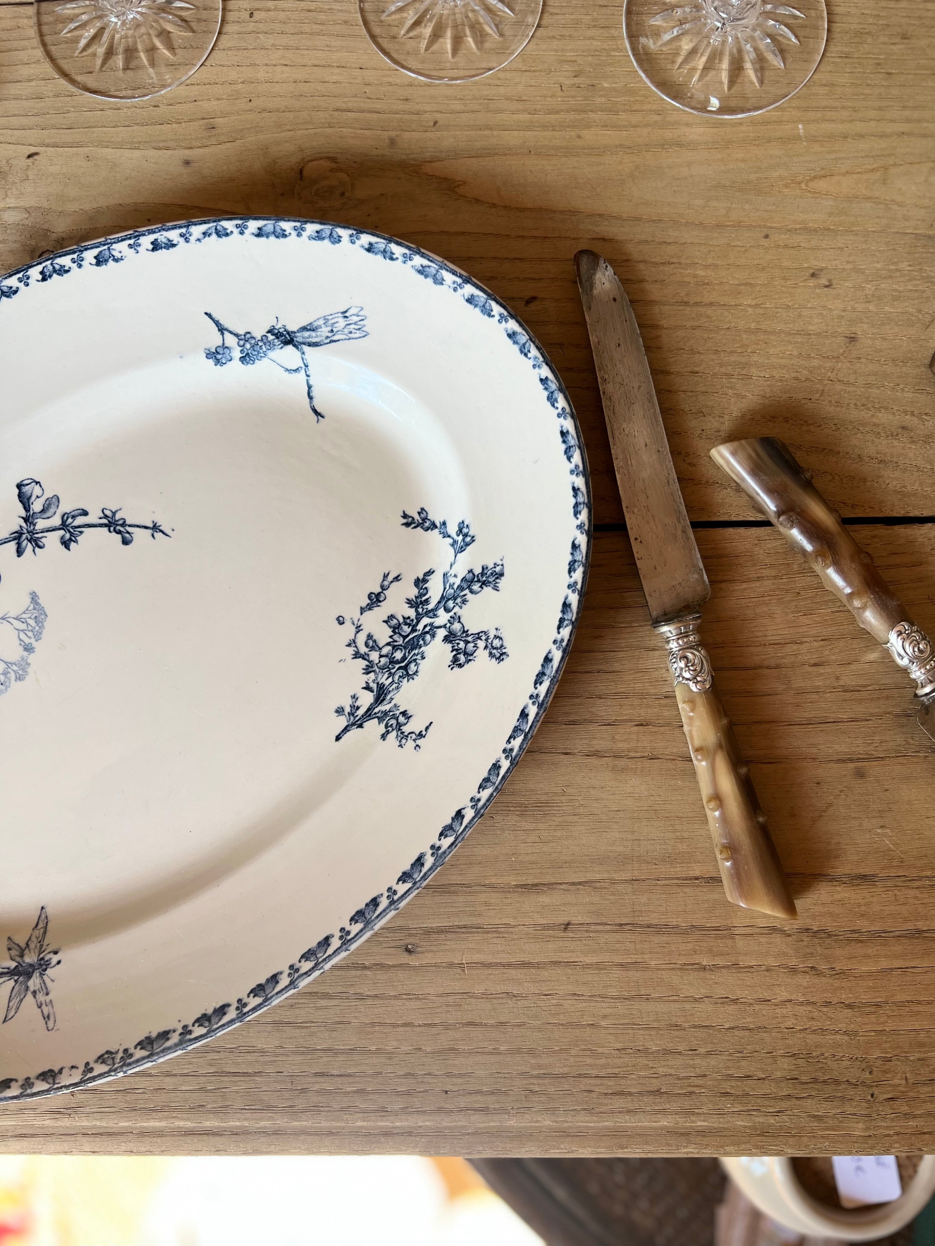 Grand plat ovale de Sarreguemines en terre de fer - Le boudoir luxe de Solenn