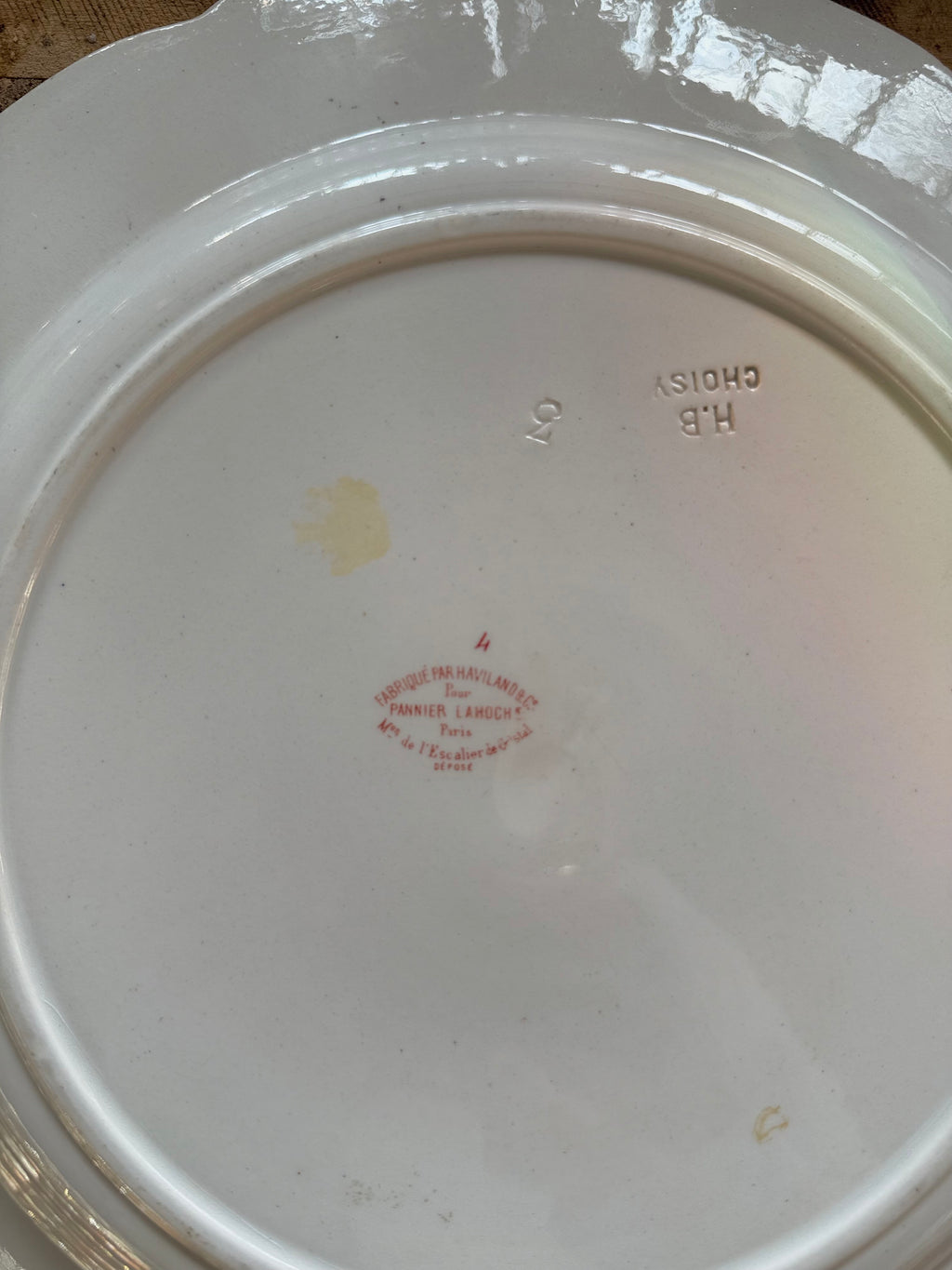 Plat Choisy Le Roi, terre de fer - Le boudoir luxe de Solenn