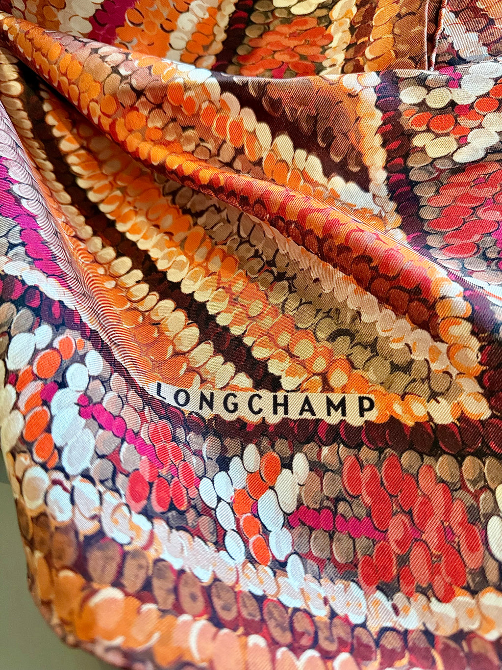 Foulard en soie Longchamp 90/90 - Le boudoir luxe de Solenn