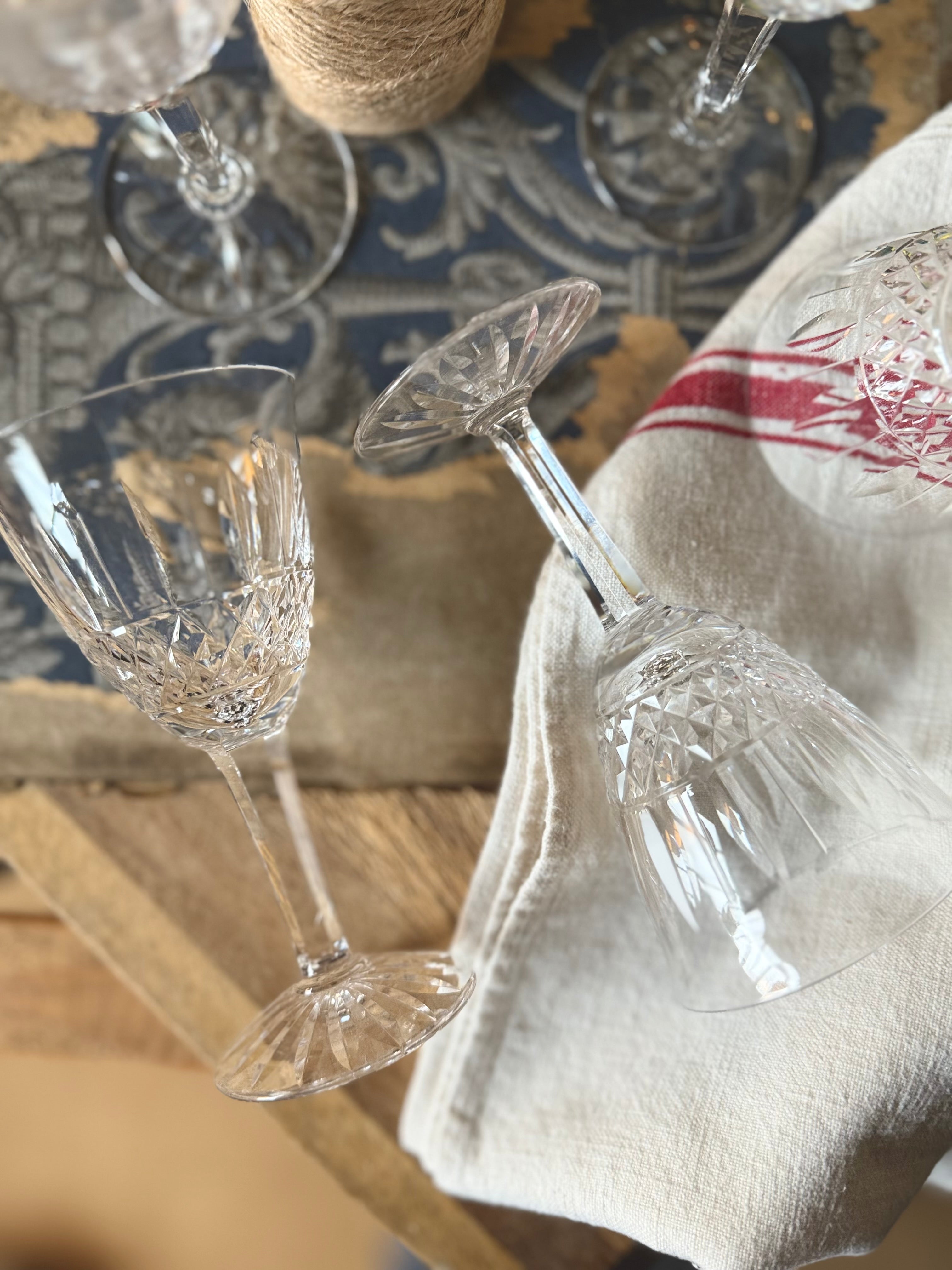 Verres à vin blanc en cristal taillé - Le boudoir luxe de Solenn