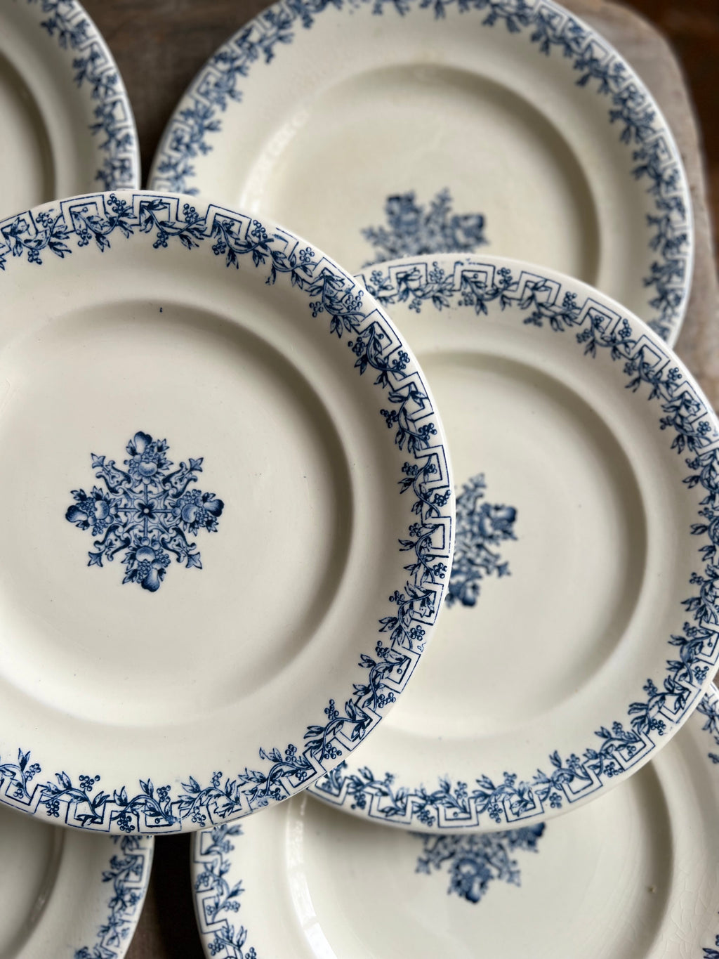 5 assiettes plates, terre de fer, fin XIX ème de Clairefontaine - Le boudoir luxe de Solenn