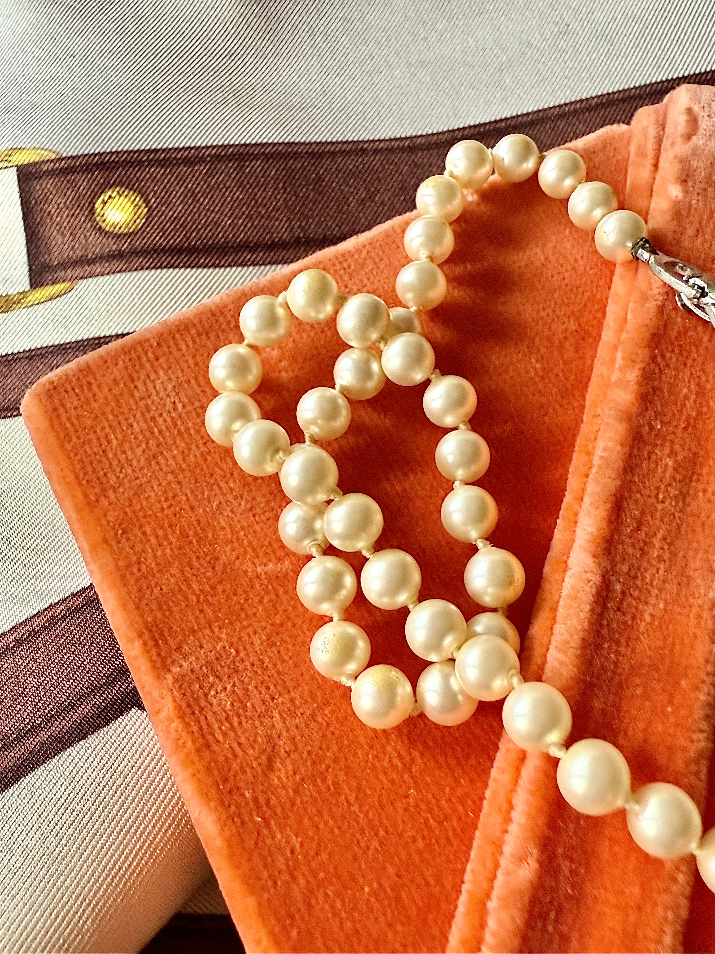Collier Christian Dior - Le boudoir luxe de Solenn