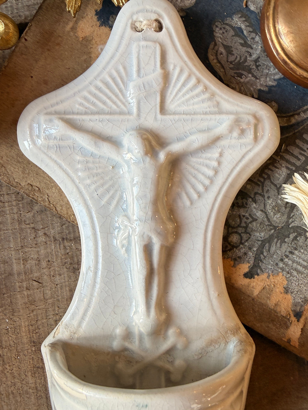 Bénitier de jésus en Croix, XIX ème