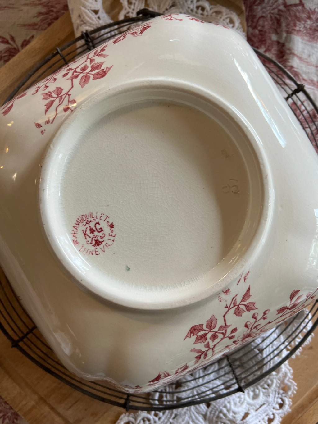 Assiettes hautes « Rambouillet » de Luneville, terre de fer - Le boudoir luxe de Solenn