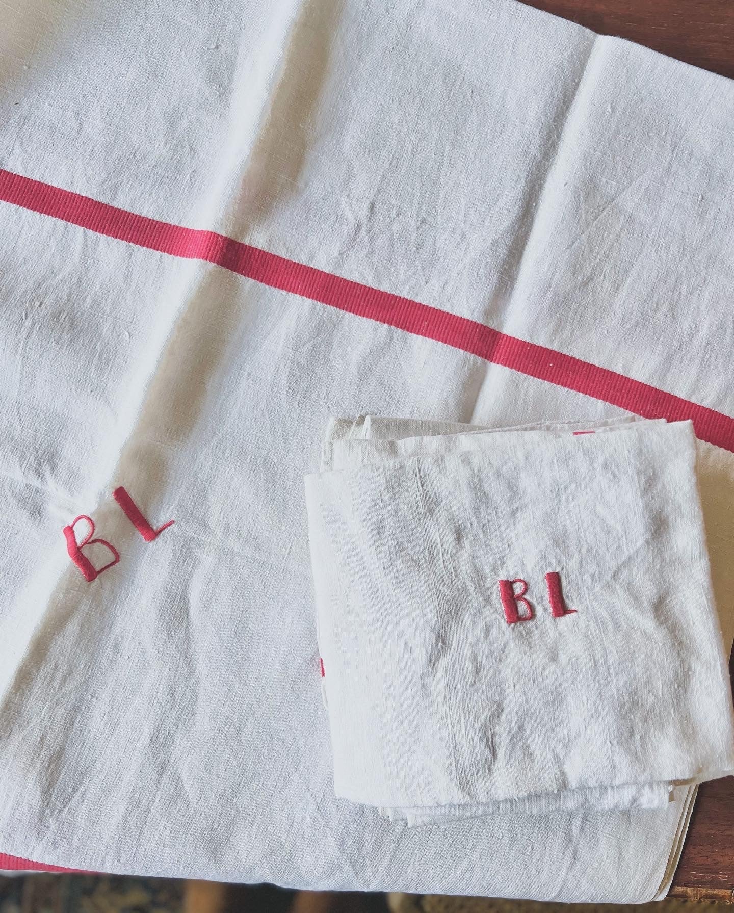 Ensemble nappe et 8 serviettes en lin ancien. - Le boudoir luxe de Solenn