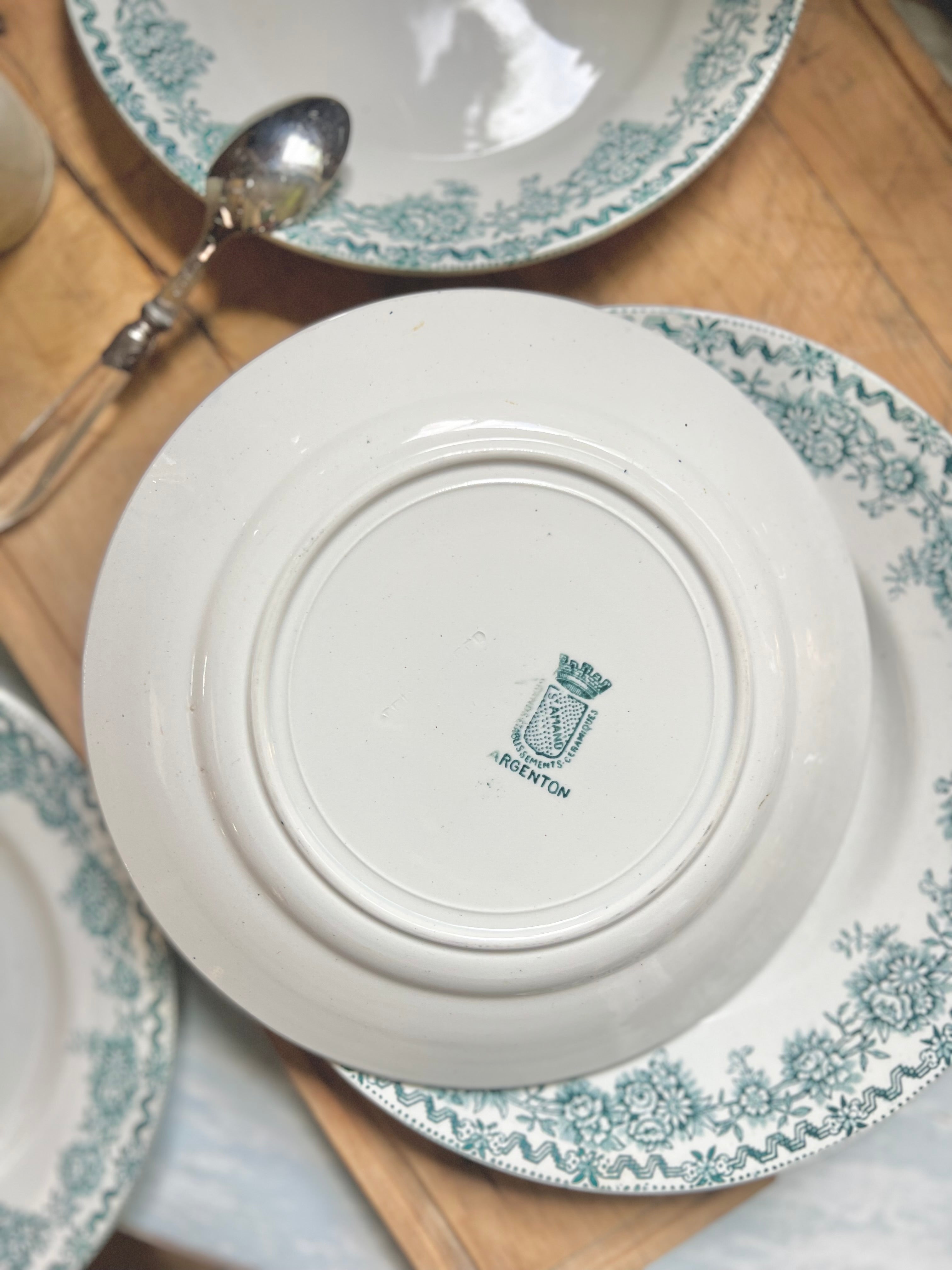 Assiettes plates, Saint Amand, terre de fer - Le boudoir luxe de Solenn