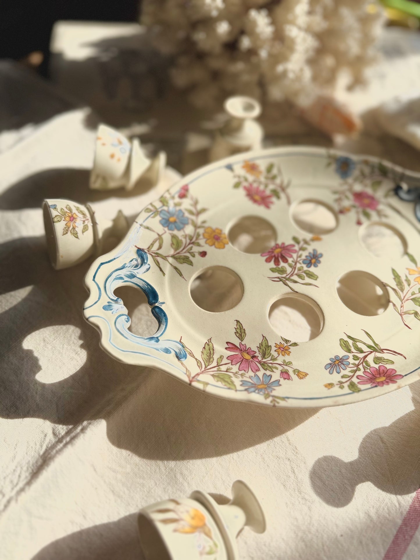 Serviteur à œufs en terre de fer de polychromie
