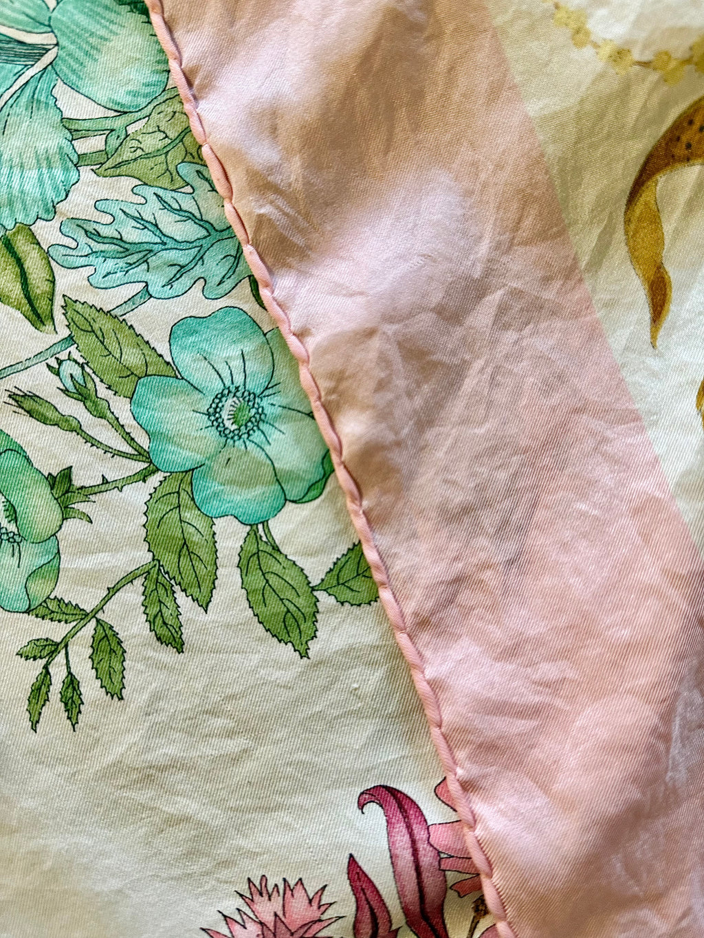 Foulard Gucci en soie, années 80. - Le boudoir luxe de Solenn