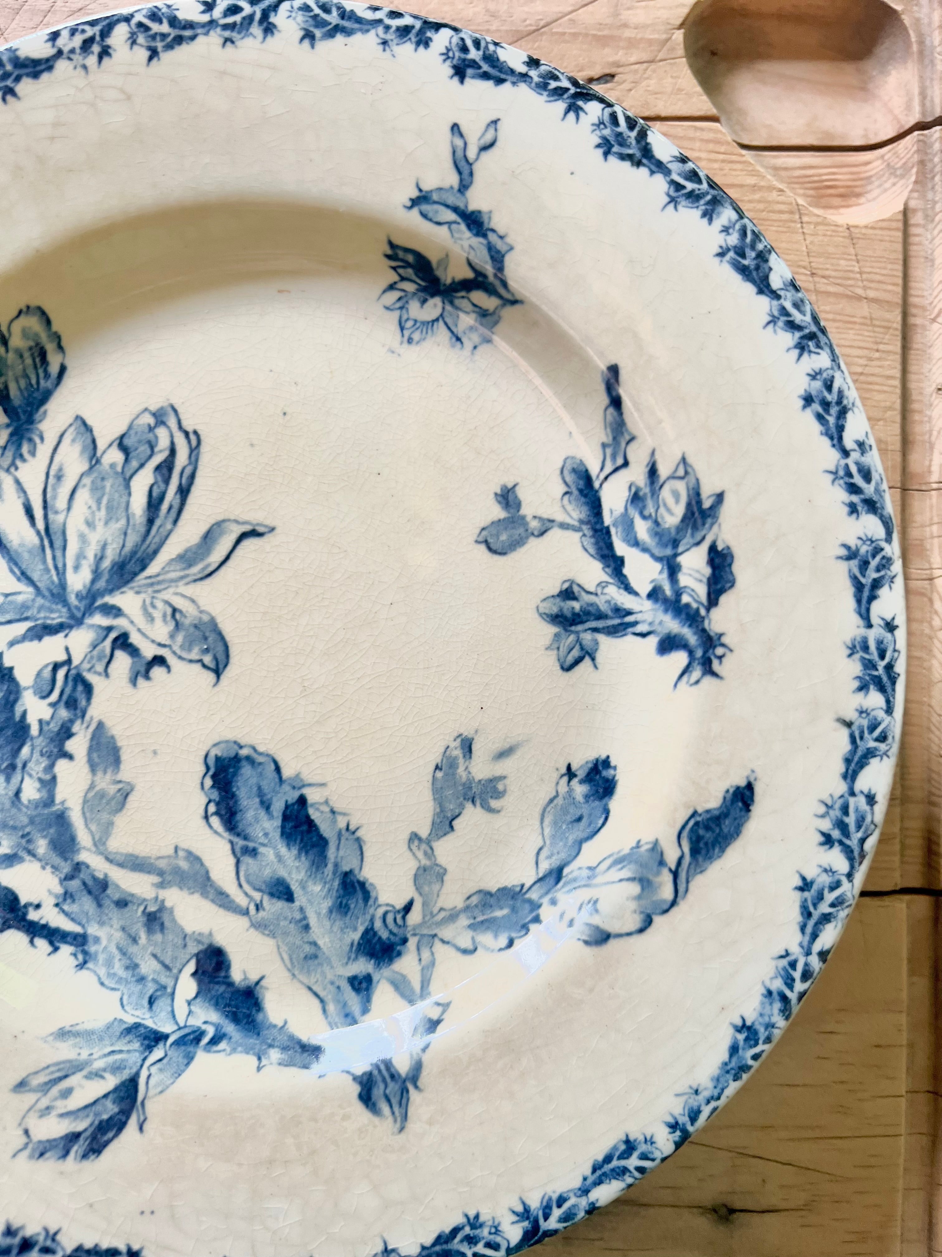 Assiette haute de Gien, terre de fer - Le boudoir luxe de Solenn