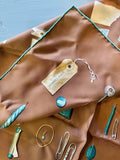 Foulard Hermès « In the Pocket » en soie - Le boudoir luxe de Solenn