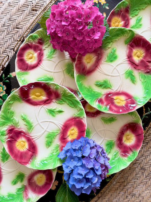6 assiettes en barbotine art nouveau