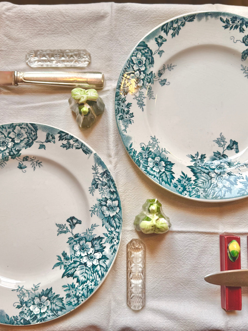 Assiettes plates Marie-Louise, terre de fer