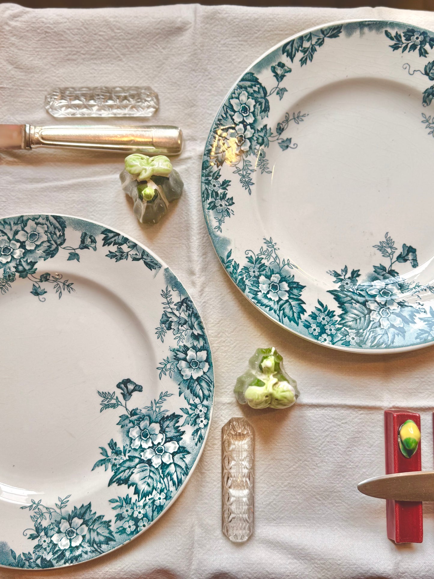 Assiettes plates Marie-Louise, terre de fer