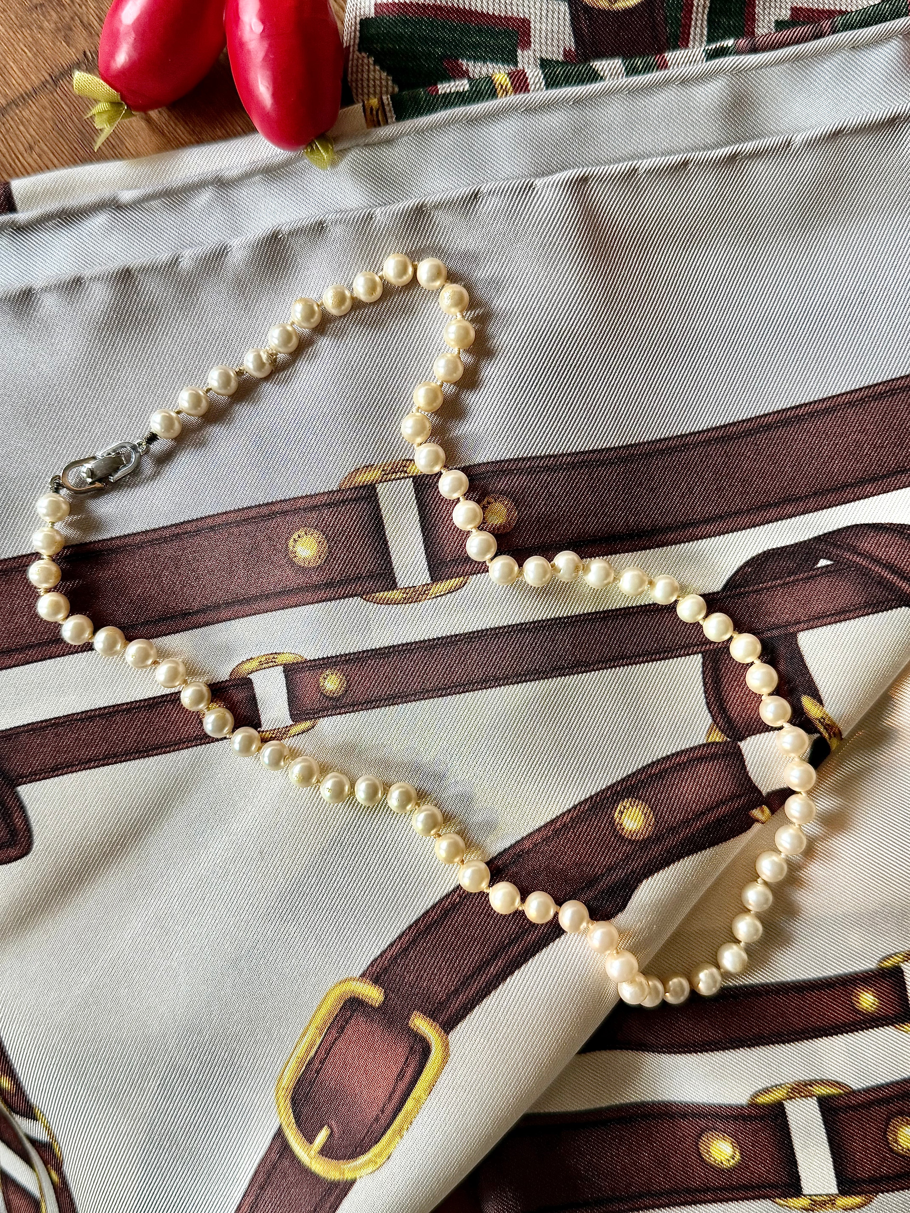 Collier Christian Dior - Le boudoir luxe de Solenn