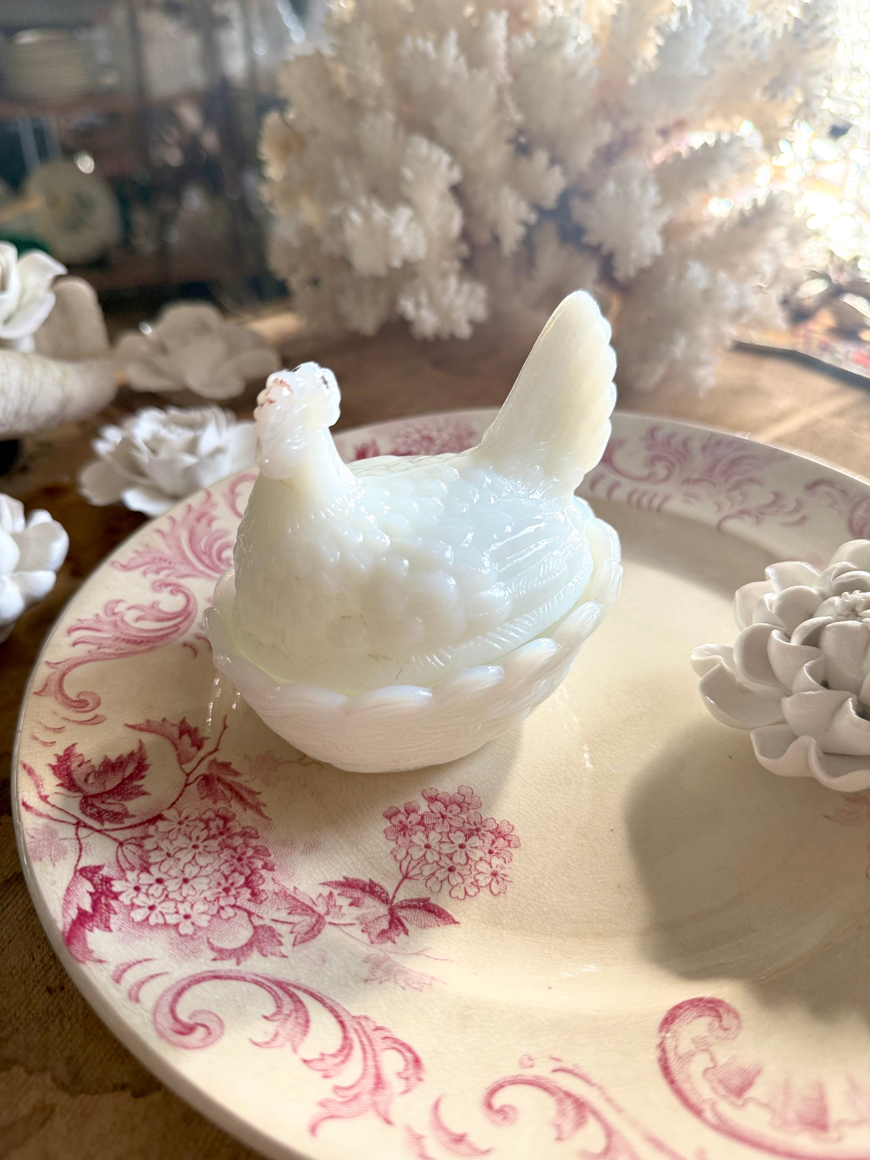 Poule en opaline XIX ème de Vallerysthal - Le boudoir luxe de Solenn