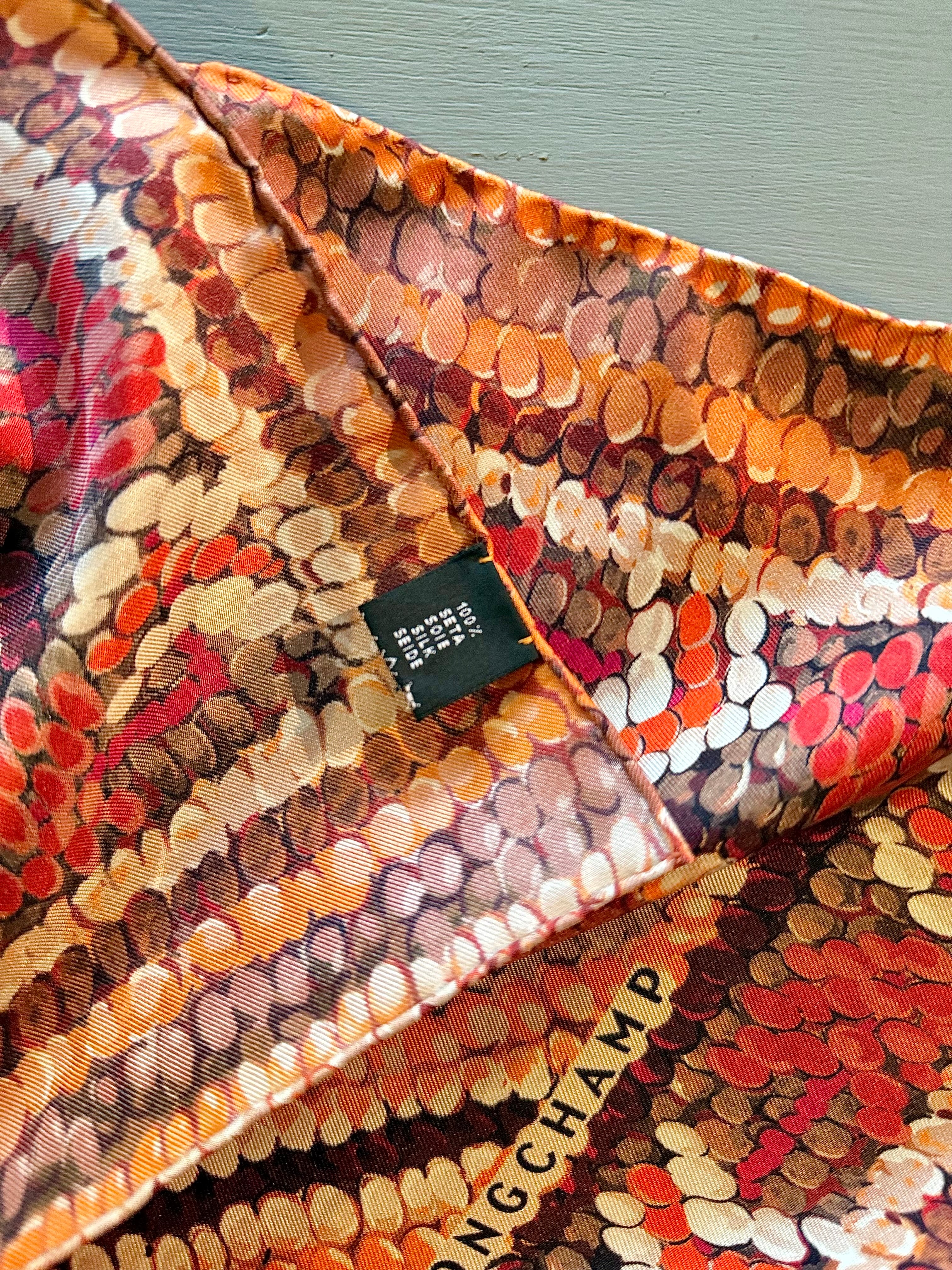 Foulard en soie Longchamp 90/90 - Le boudoir luxe de Solenn
