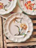 Assiette plate « œillets » de Luneville, XIX ème, peinte à la main.