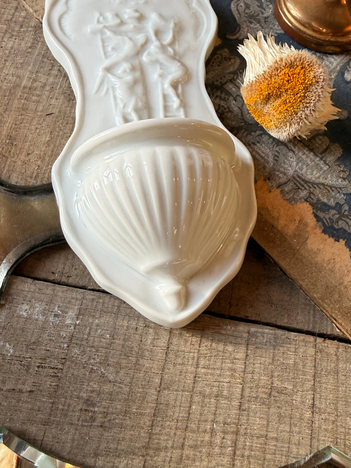 Bénitier en porcelaine XIX ème