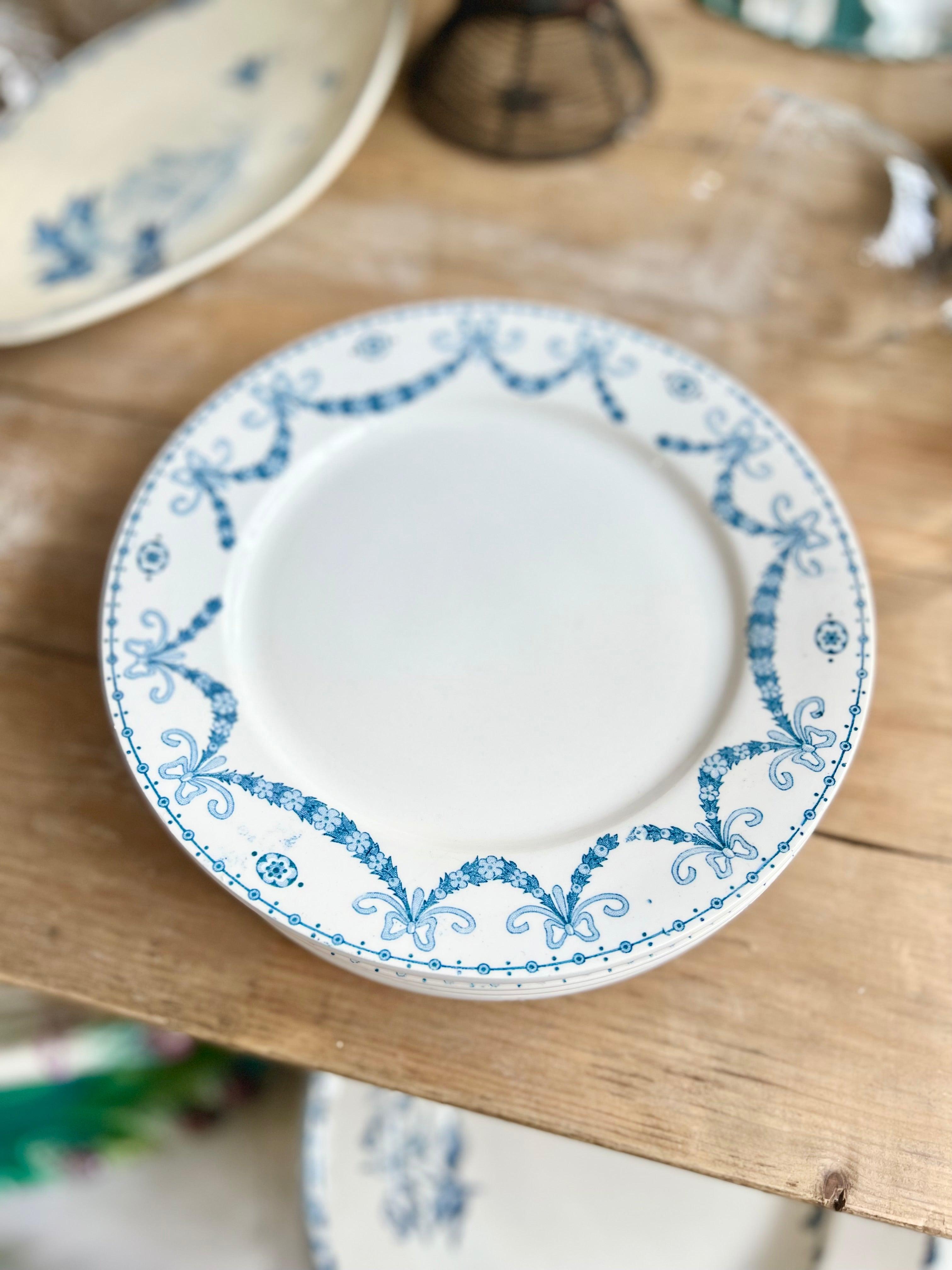Petites assiettes de Sarreguemines en terre de fer. - Le boudoir luxe de Solenn