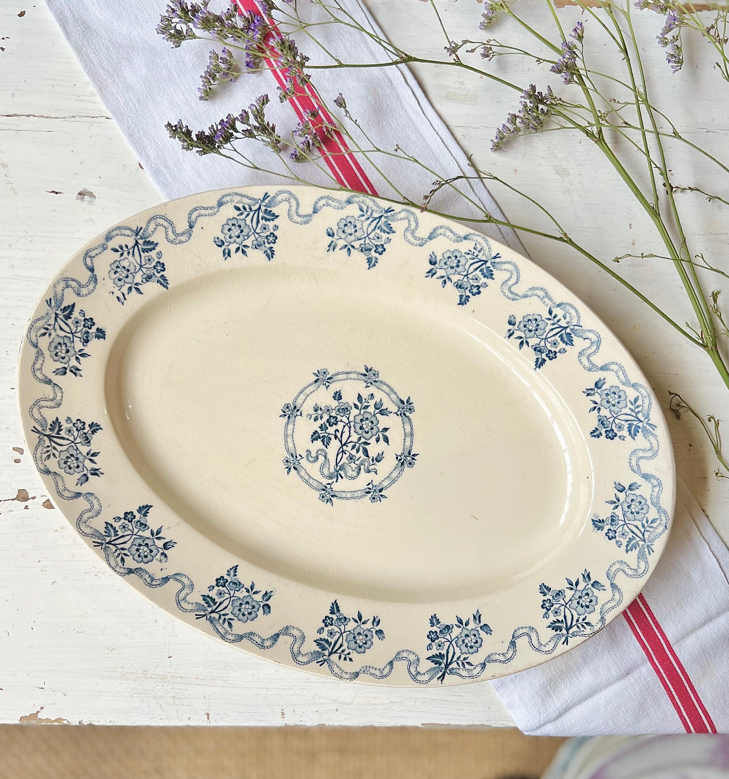 Plat Gien "Osborne" bleu en terre de fer. - Le boudoir luxe de Solenn