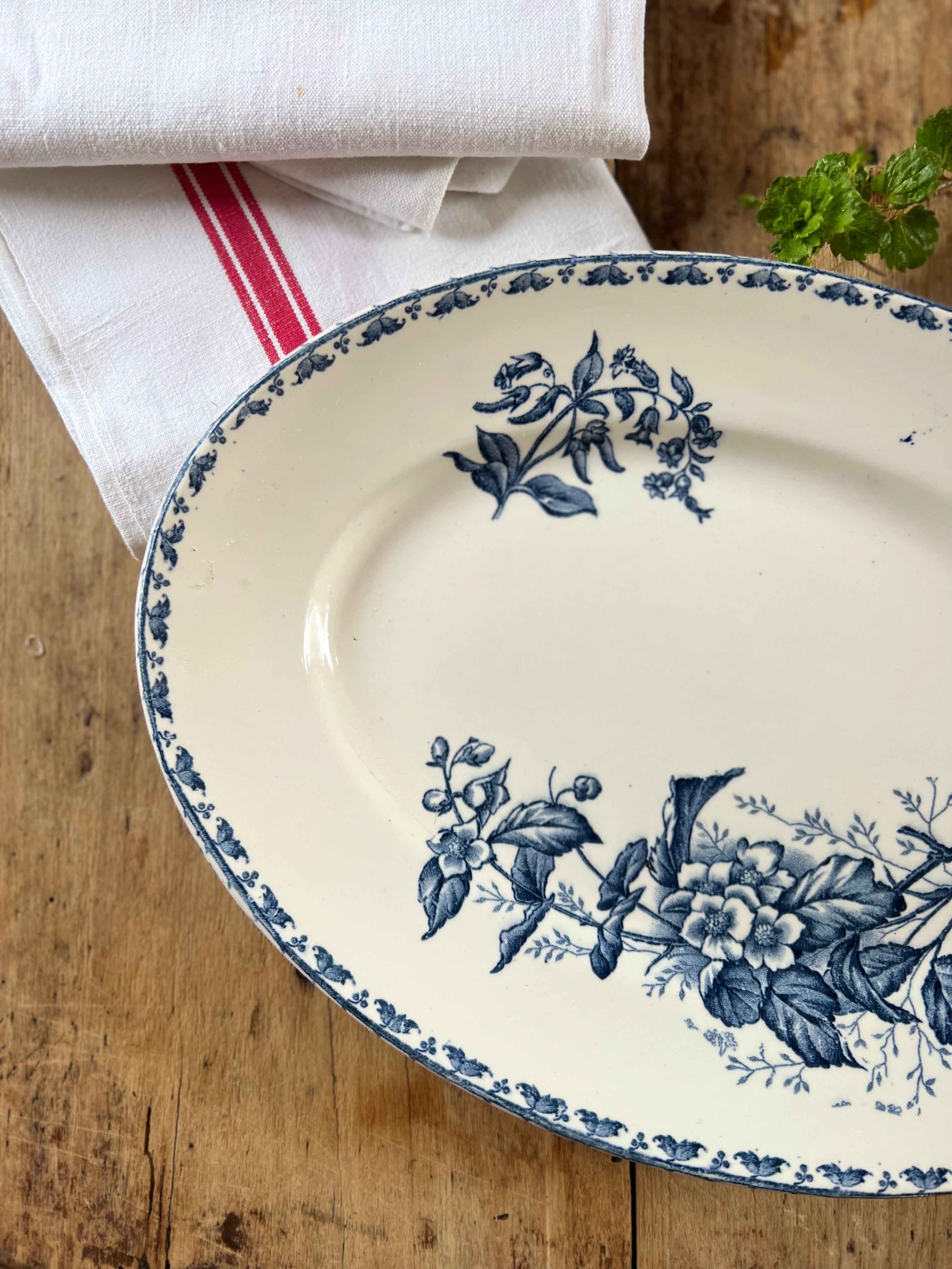Plat Sarreguemines « Carmen », en terre de fer. - Le boudoir luxe de Solenn